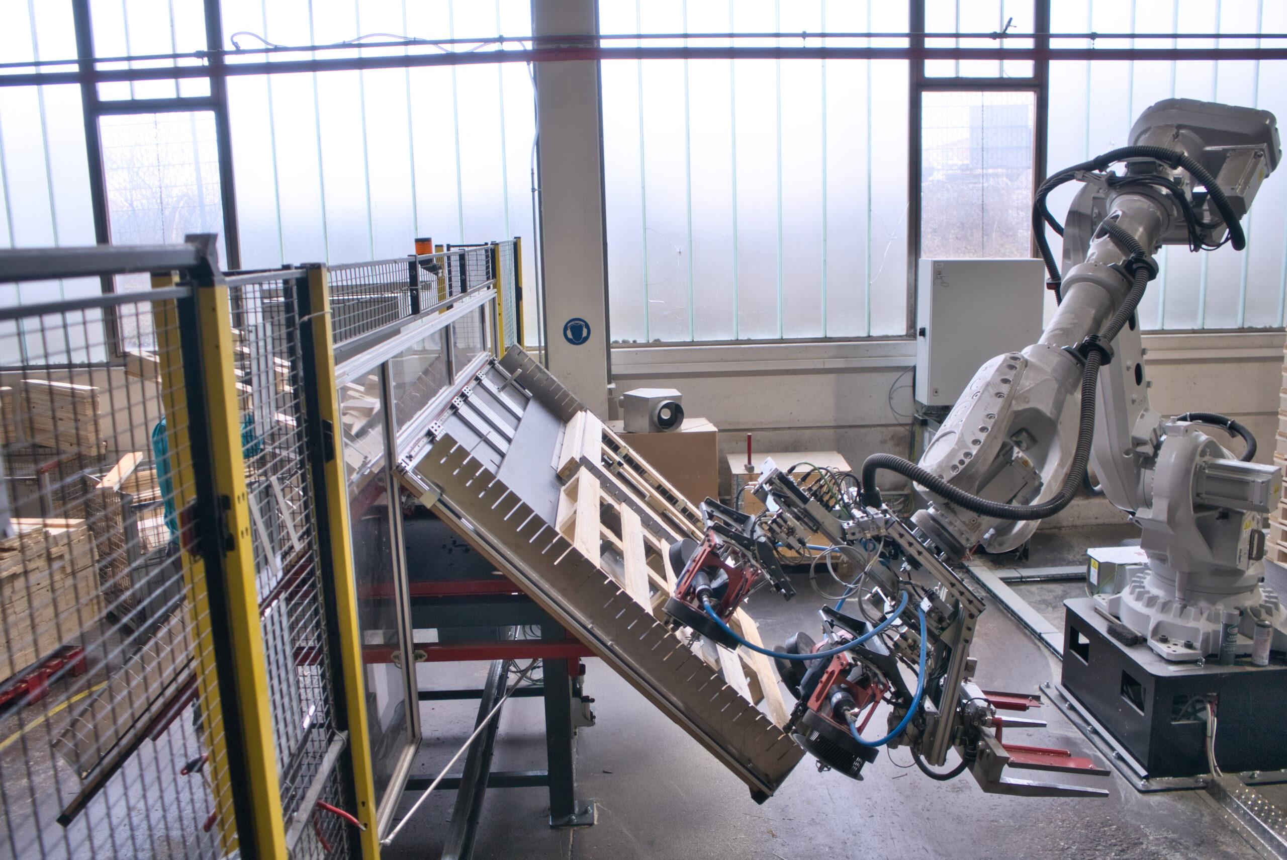 Herstellung von Sonderpaletten mit Roboter